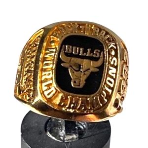 LIKE NEW Chicago Bulls 1992 Championship Ring-Worn by Players
